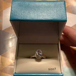New never worn diamond ring size 7